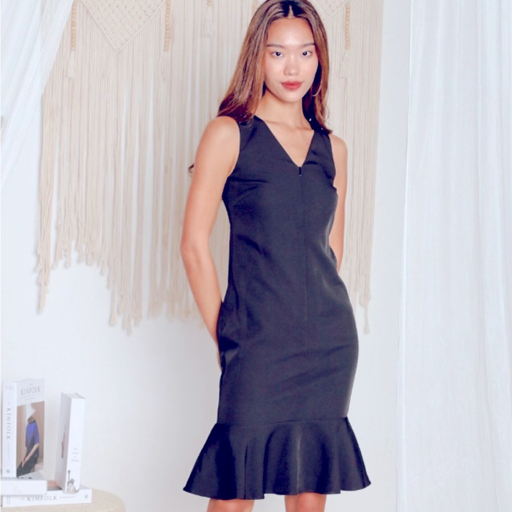 Banana republic mermaid hem dress